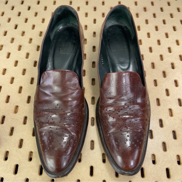 Vintage Joan & David Men’s Calf Leather Medallion Toe Loafer 9.5 in Rubbed Brown - Picture 8 of 9